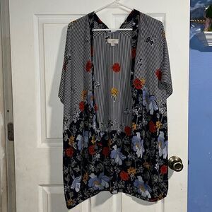 Loft kimono floral short sleeve

shawl light weight navy blue flora...